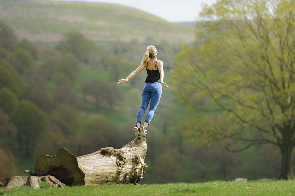 benefit of meditation women balancing on tree log